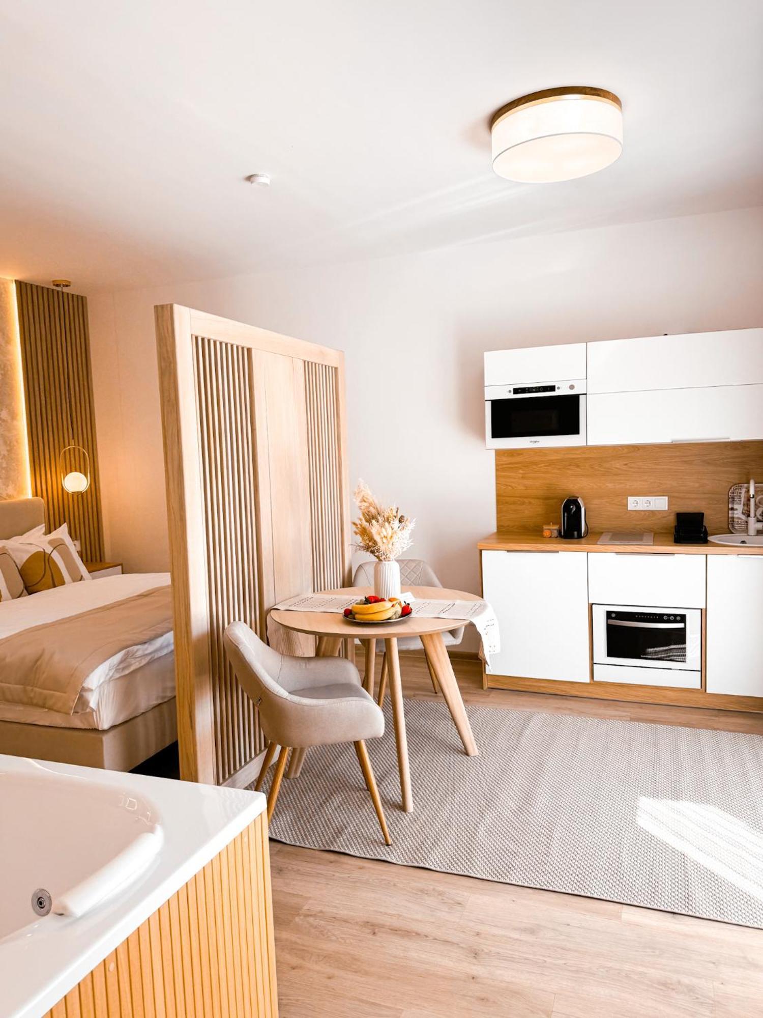 Twin Premium Apartman Тихань Екстер'єр фото