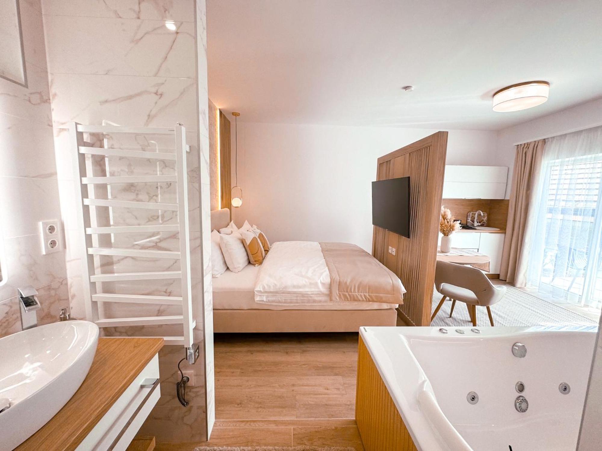 Twin Premium Apartman Тихань Екстер'єр фото